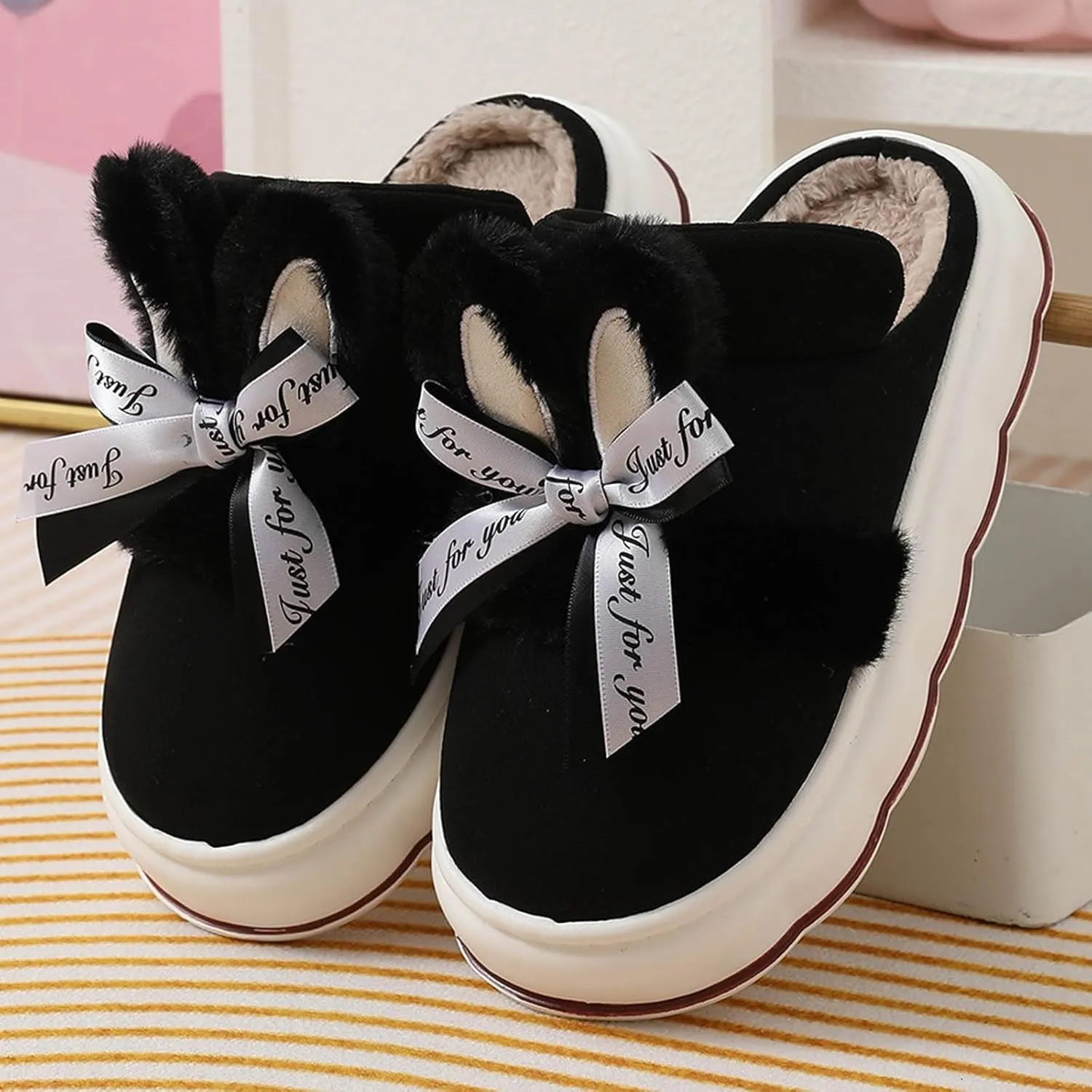 Women's Winter Slippers Cute Soft Plush Slippers Memory Foam Fashionable Thick Soled Glittery Heels